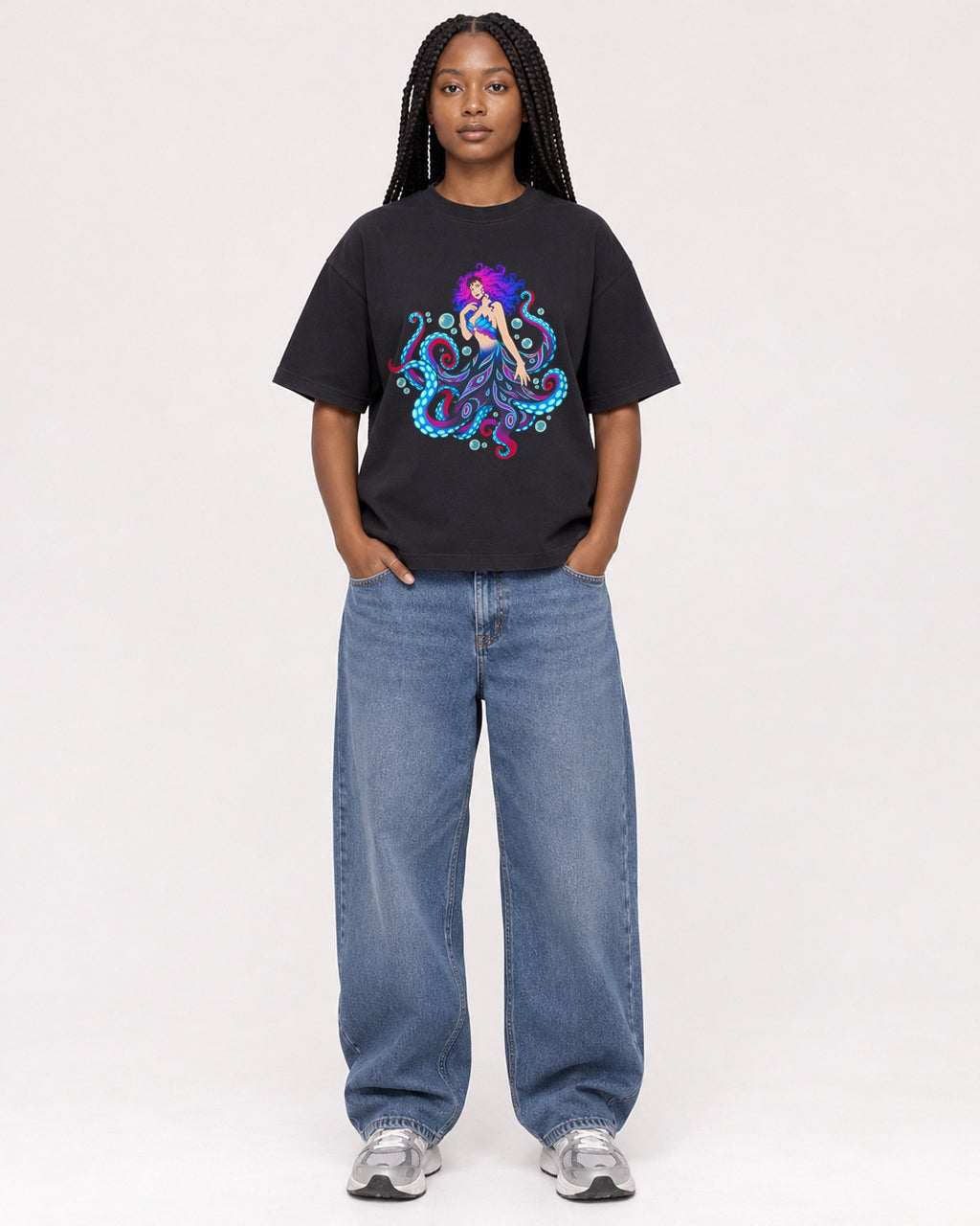 Mockup Boxy Heavyweight Tee Black female full-body 04