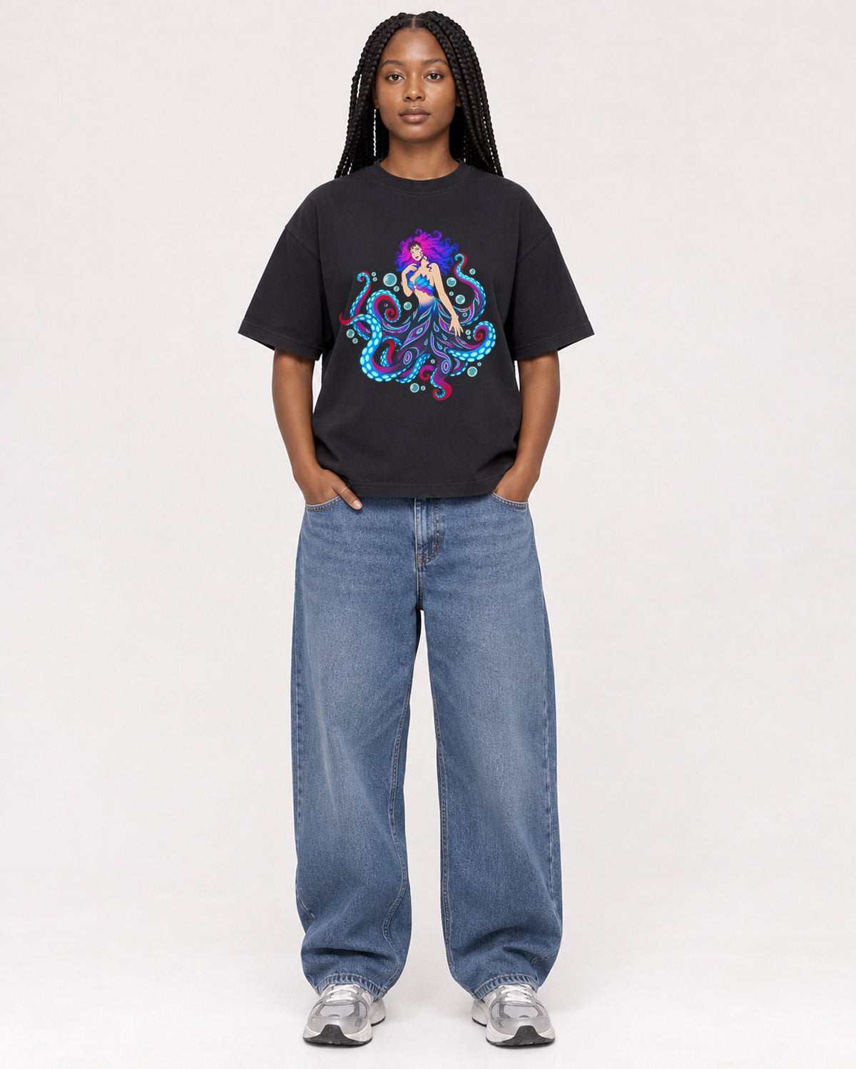 Mockup Boxy Heavyweight Tee Black female full-body 04