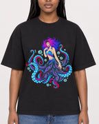 Mockup Boxy Heavyweight Tee Black female close-up 04