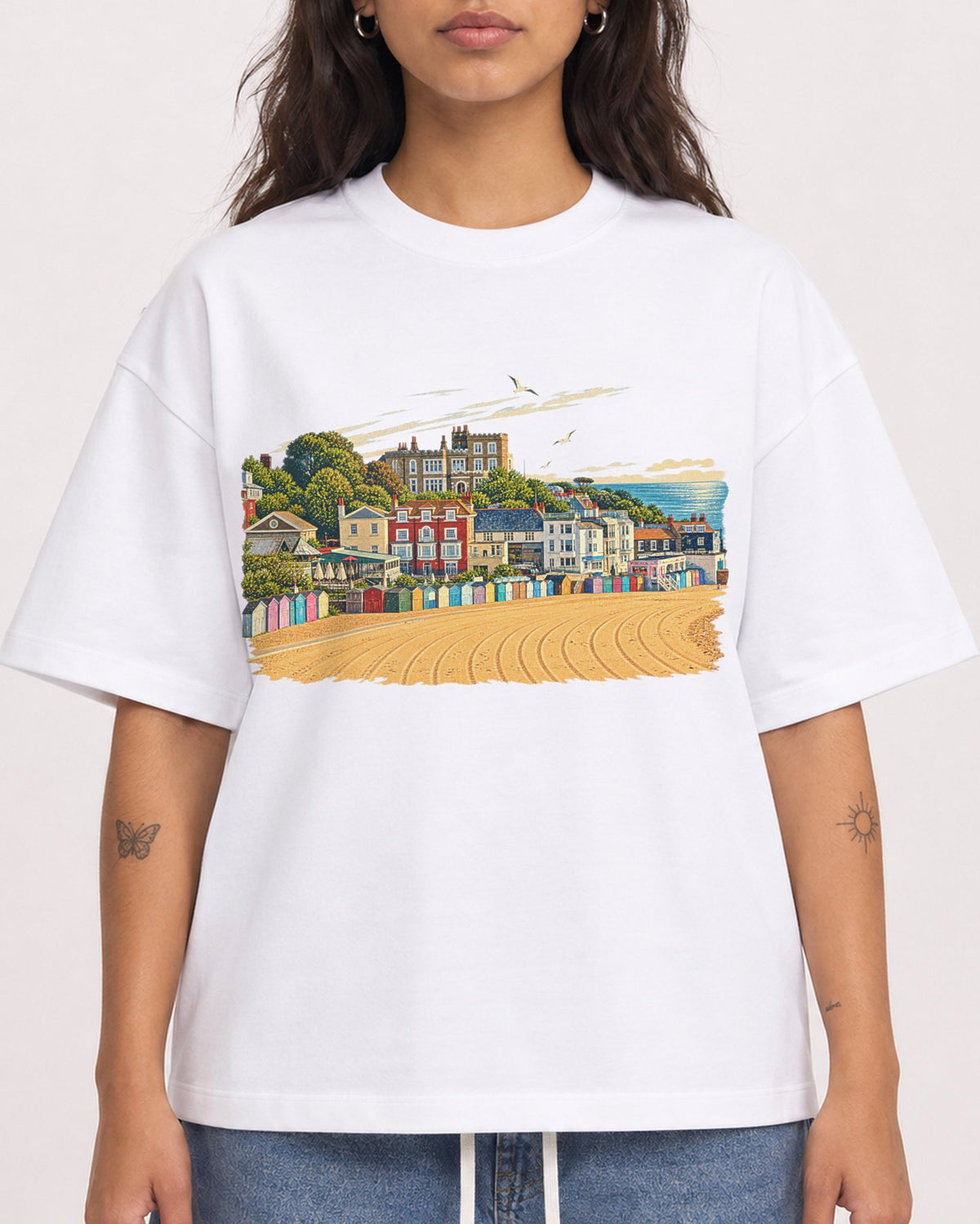 Mockup Boxy Heavyweight Tee White female close-up 06