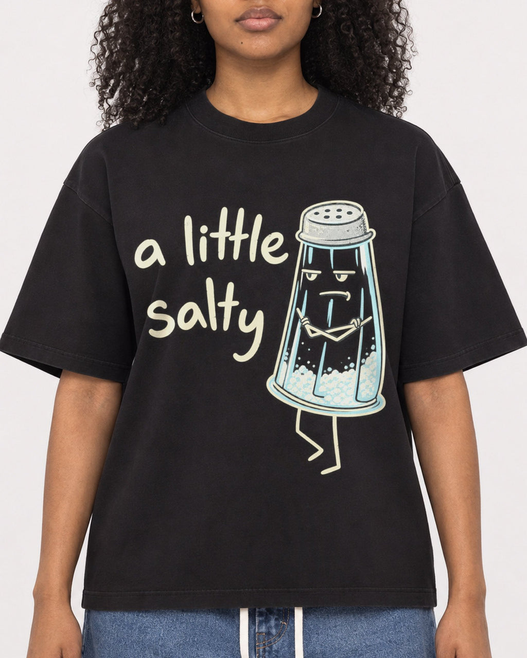 Mockup Boxy Heavyweight Tee Black female close-up 05