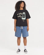 Mockup Boxy Heavyweight Tee Black female full-body 05