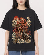 Mockup Boxy Heavyweight Tee Black female close-up 01