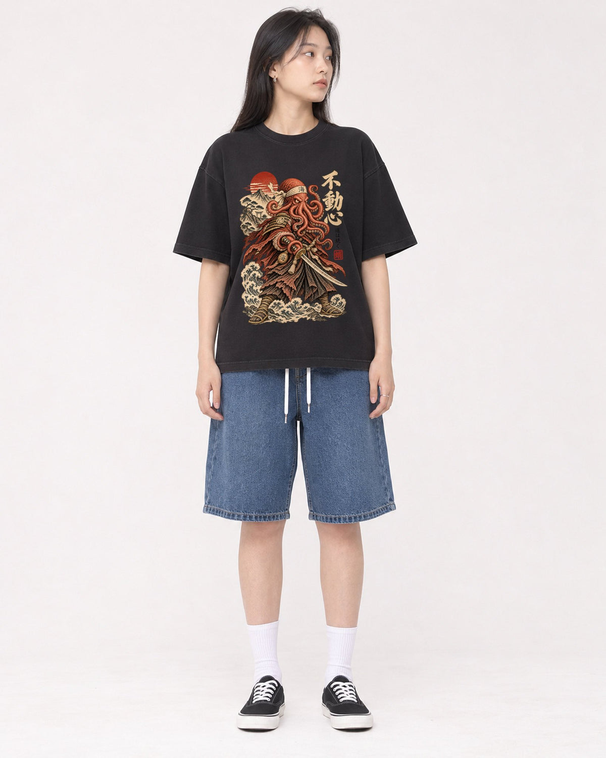 Mockup Boxy Heavyweight Tee Black female full-body 01