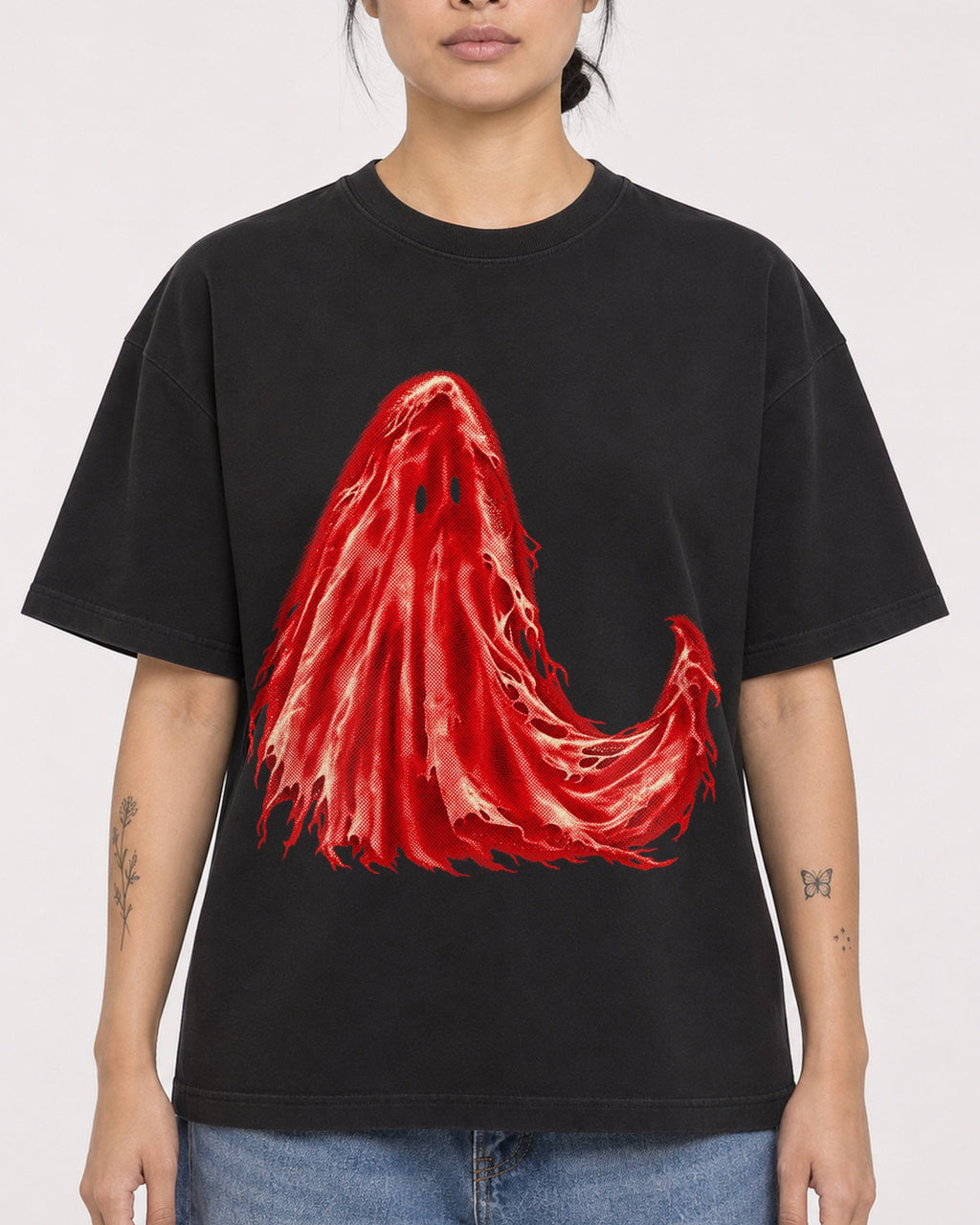 Mockup Boxy Heavyweight Tee Black female close-up 12