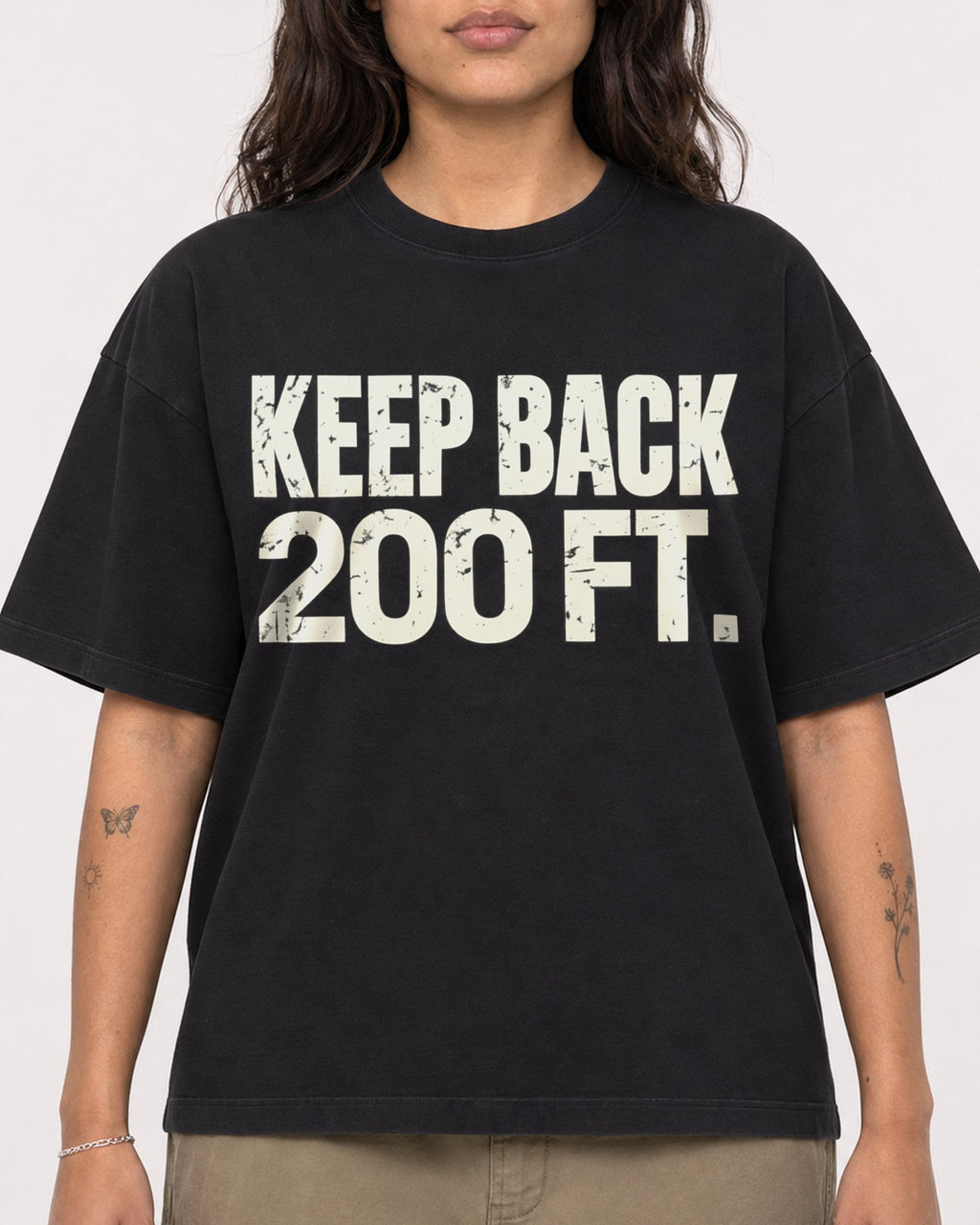 Mockup Boxy Heavyweight Tee Black female close-up 06
