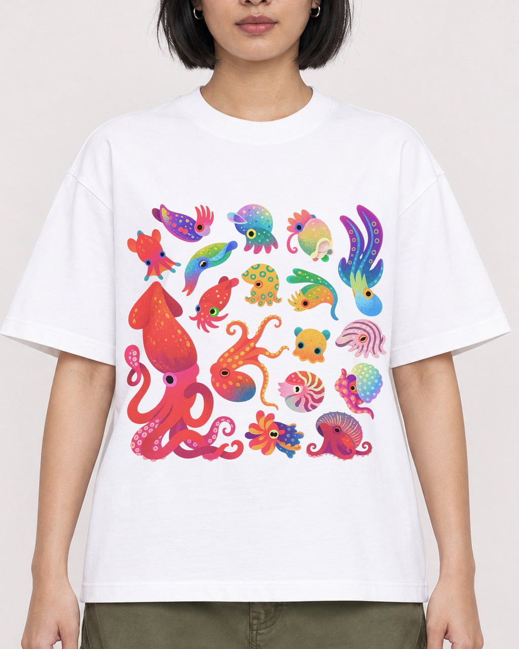 Mockup Boxy Heavyweight Tee White female close-up 32