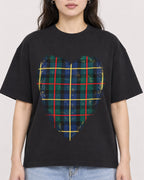 Mockup Boxy Heavyweight Tee Black female close-up 03