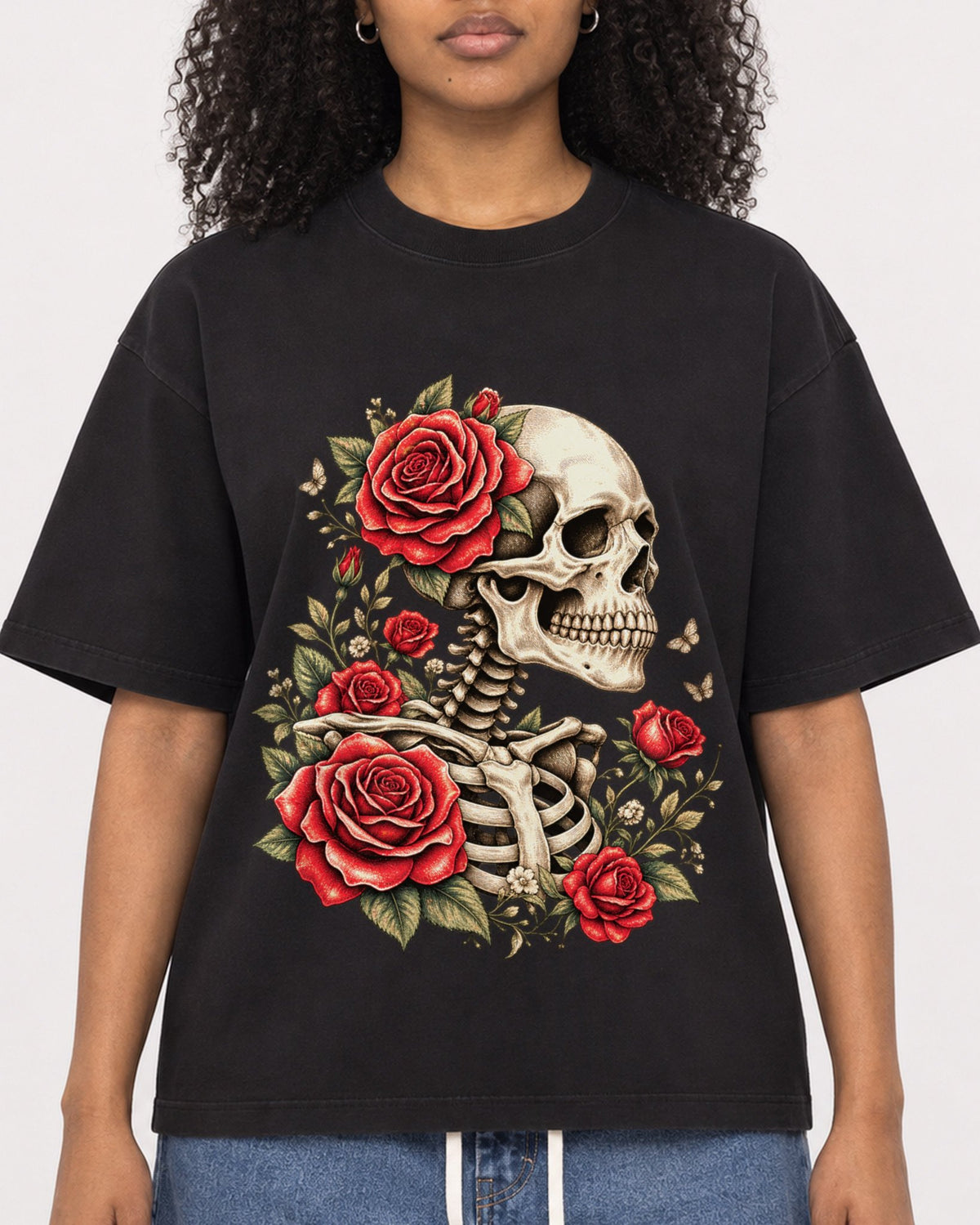 Mockup Boxy Heavyweight Tee Black female close-up 05