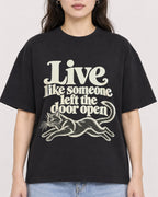 Mockup Boxy Heavyweight Tee Black female close-up 03