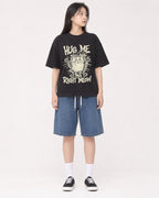 Mockup Boxy Heavyweight Tee Black female full-body 01
