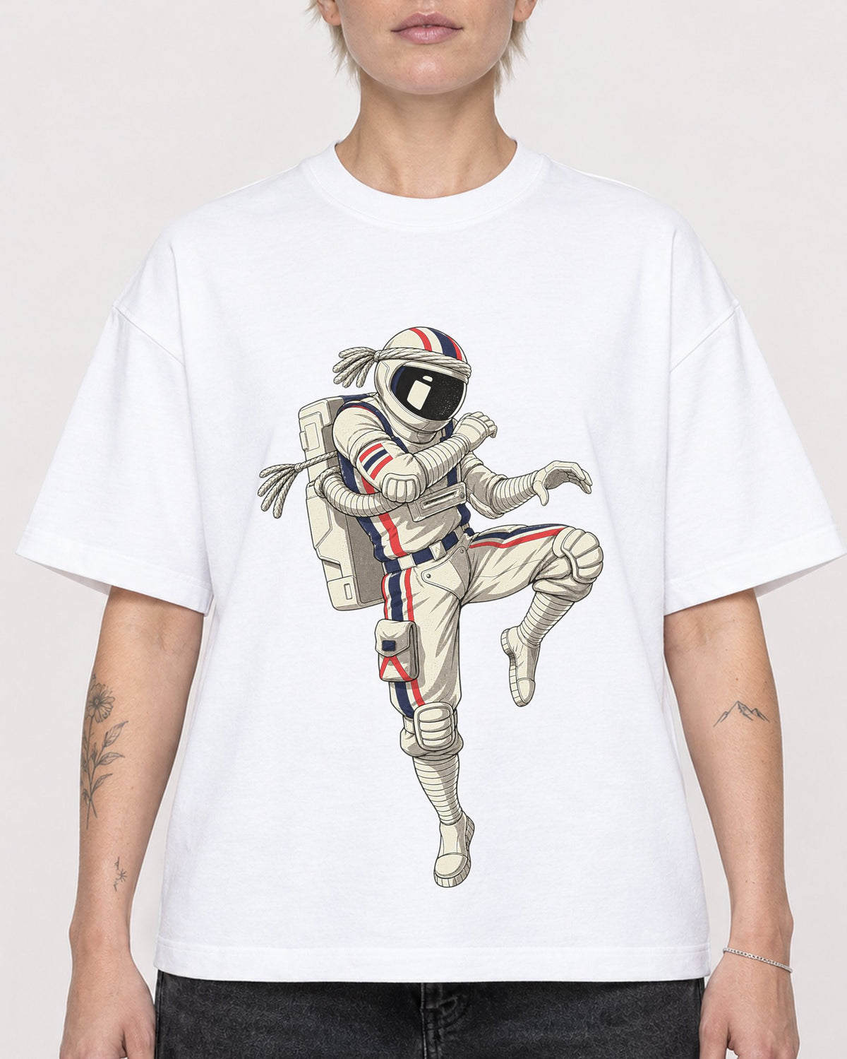 Mockup Boxy Heavyweight Tee White female close-up 48