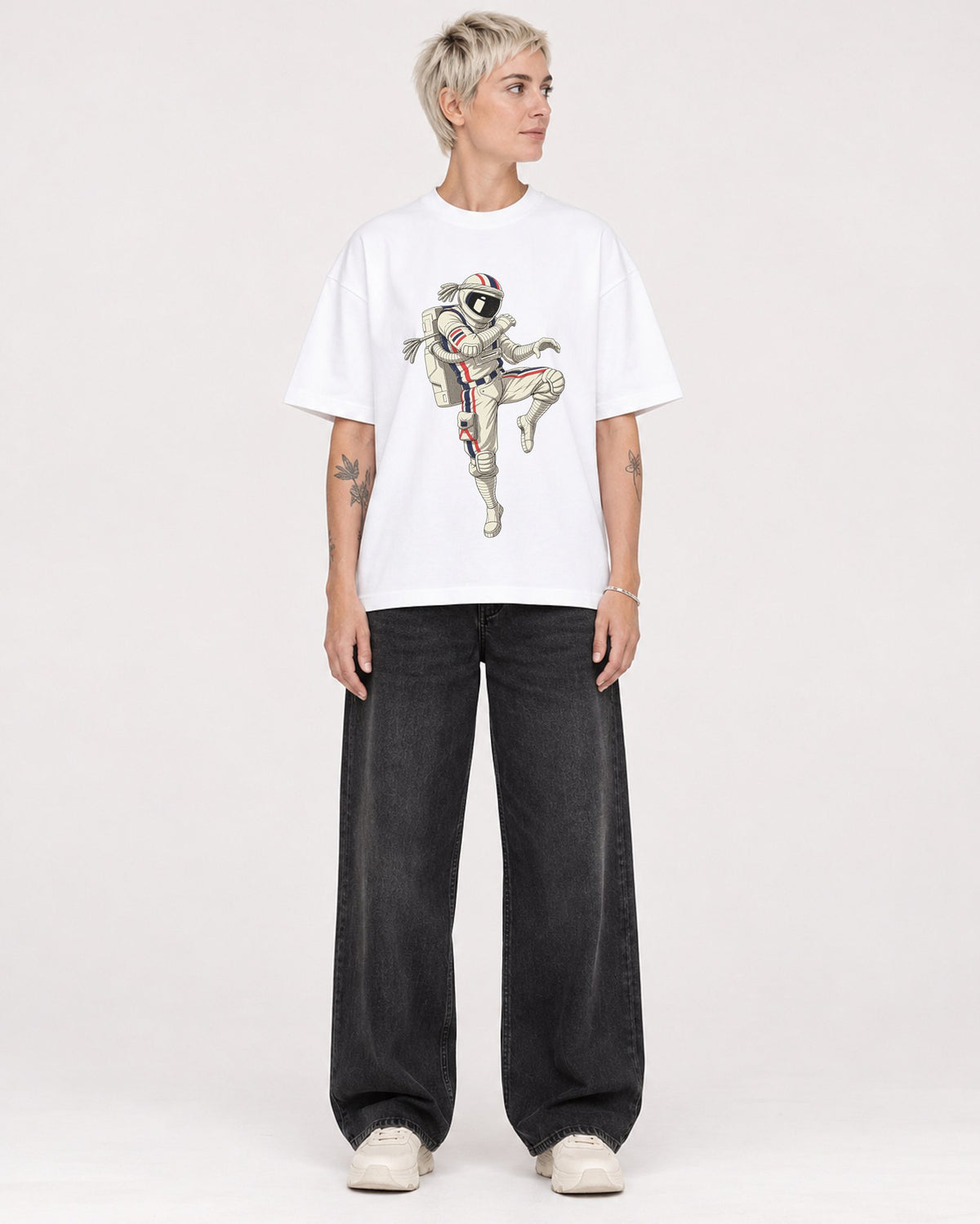 Mockup Boxy Heavyweight Tee White female full-body 48