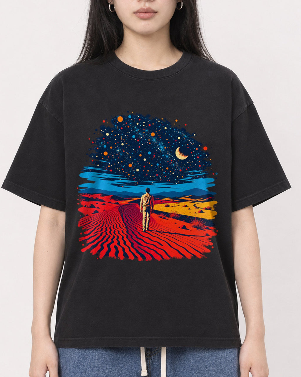 Mockup Boxy Heavyweight Tee Black female close-up 01