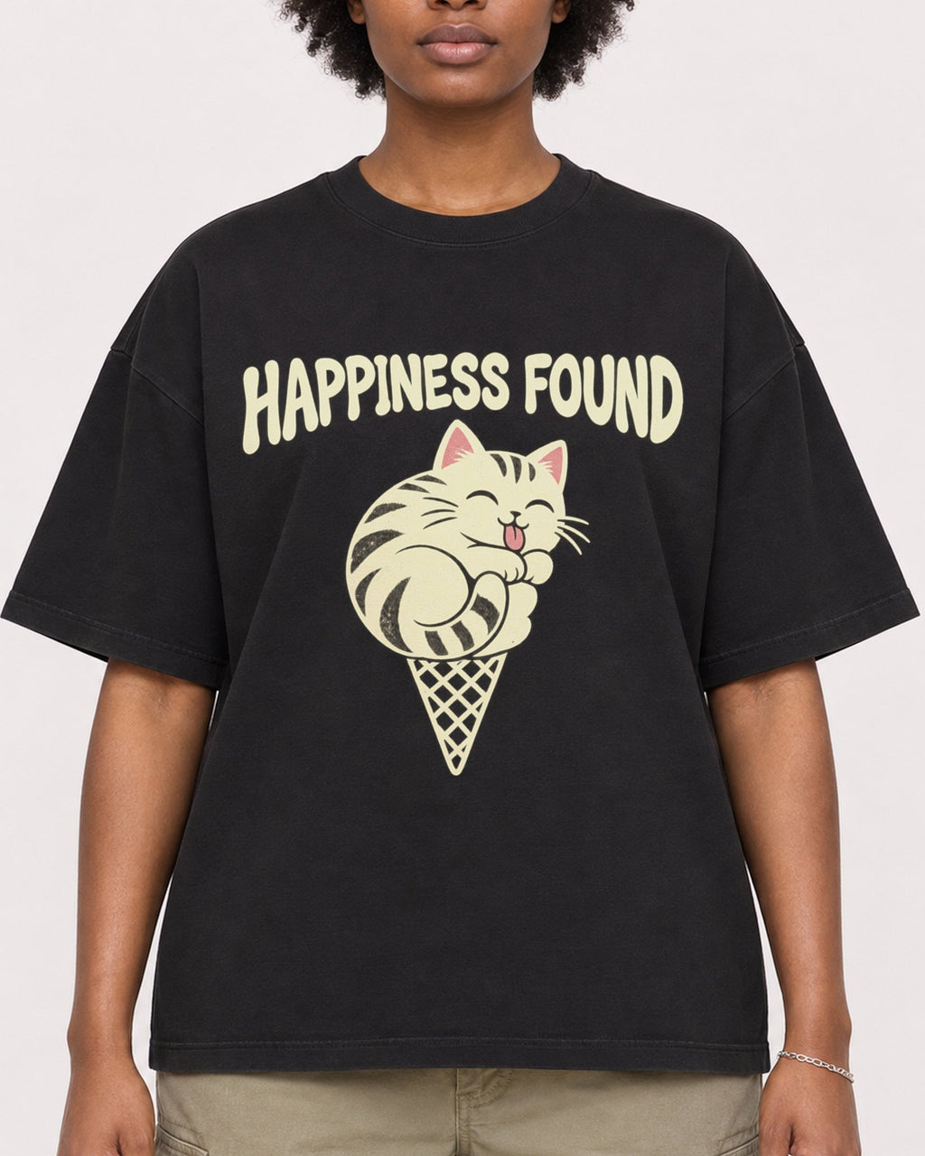 Mockup Boxy Heavyweight Tee Black female close-up 14