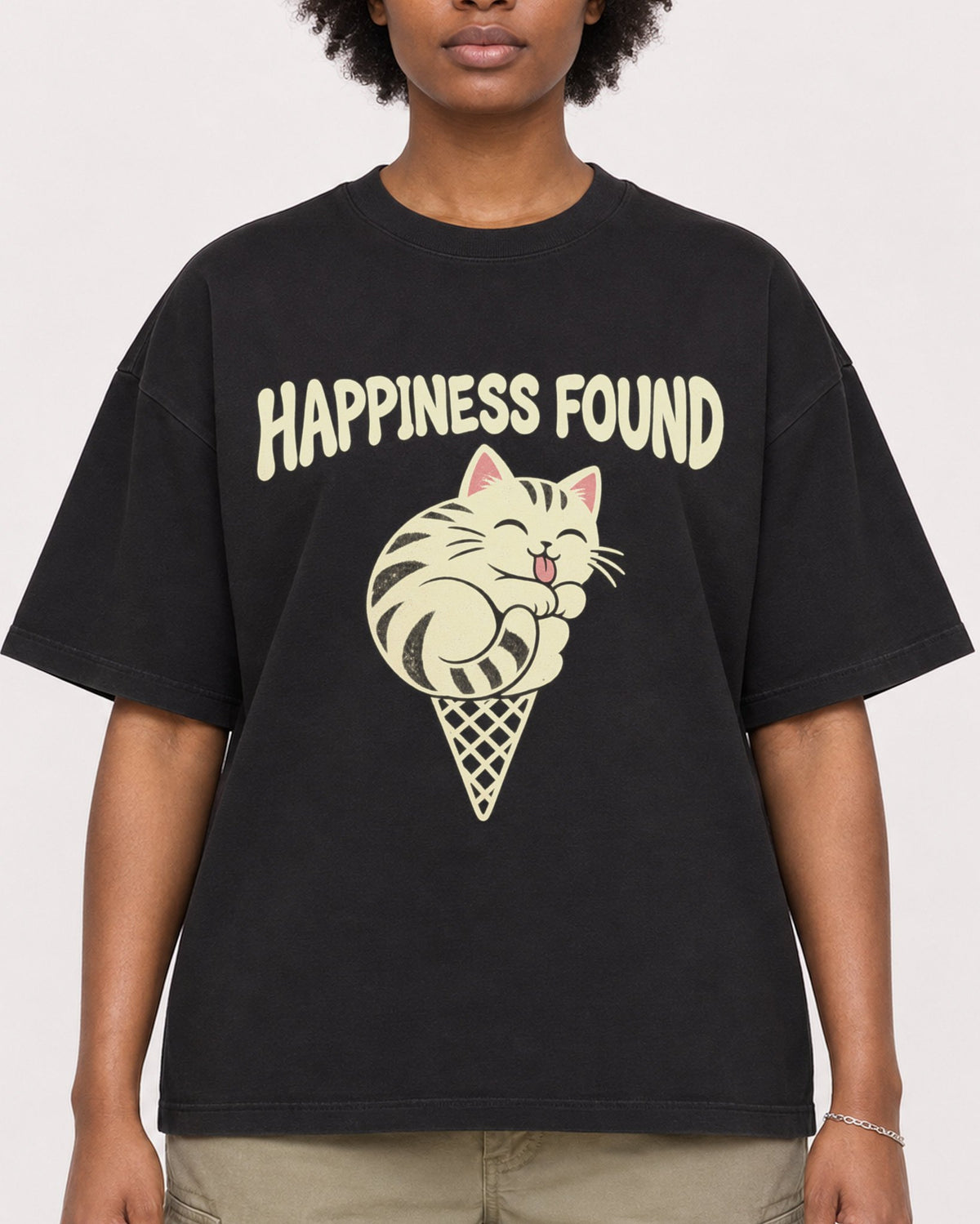 Mockup Boxy Heavyweight Tee Black female close-up 14