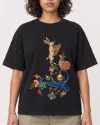 Mockup Boxy Heavyweight Tee Black female close-up 26