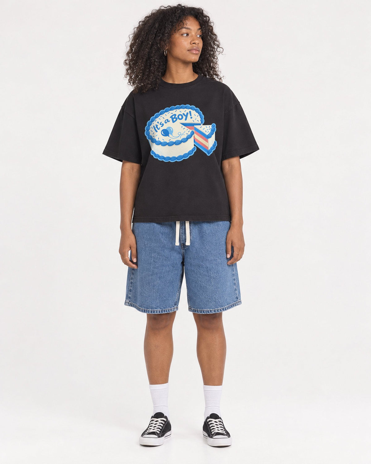 Mockup Boxy Heavyweight Tee Black female full-body 05