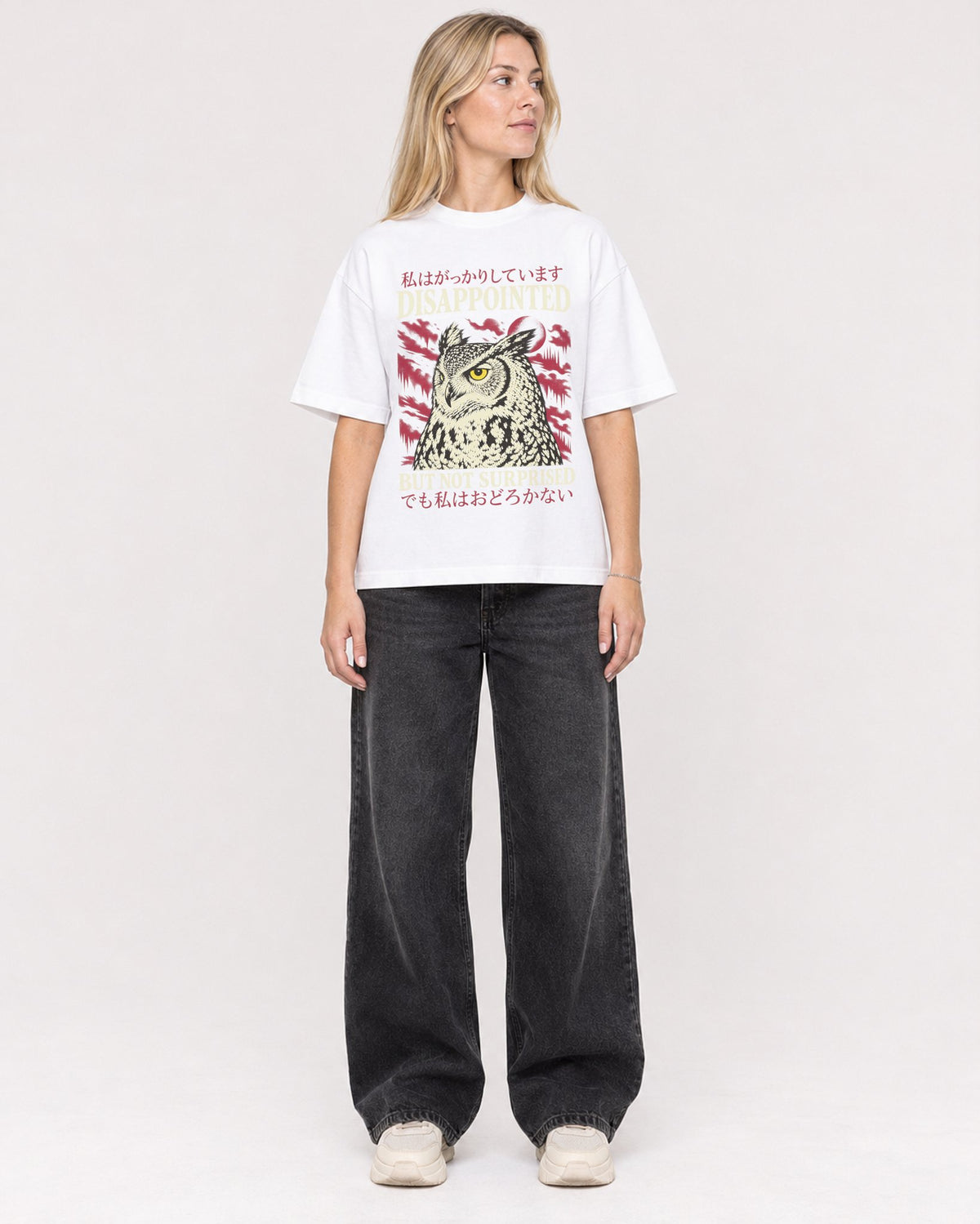 Mockup Boxy Heavyweight Tee White female full-body 08