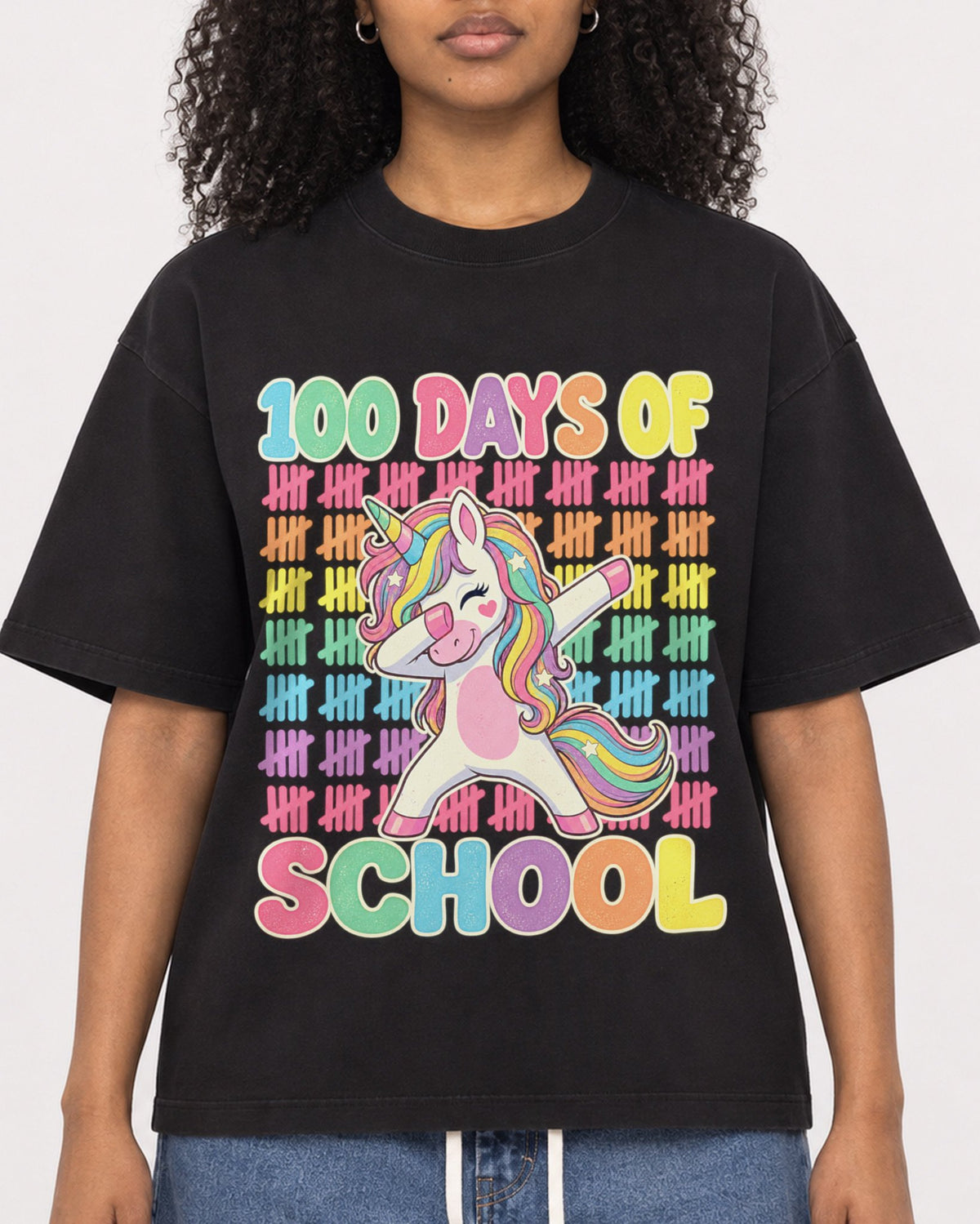 Mockup Boxy Heavyweight Tee Black female close-up 05