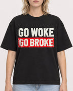 Mockup Boxy Heavyweight Tee Black female close-up 19