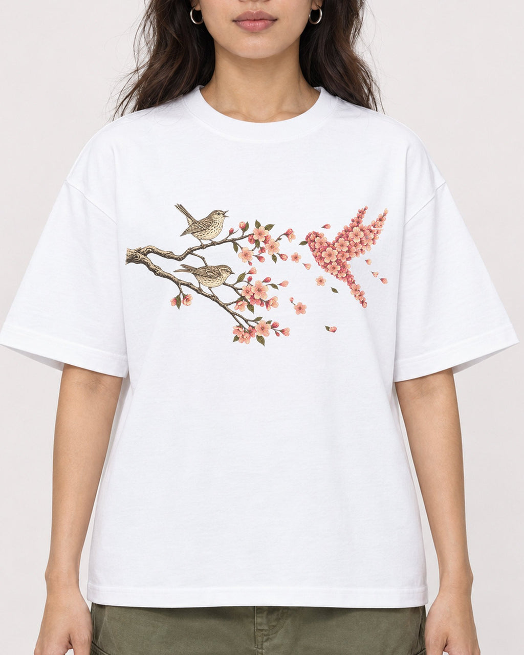 Mockup Boxy Heavyweight Tee White female close-up 02