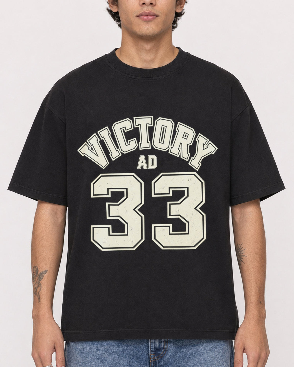 Mockup Boxy Heavyweight Tee Black male close-up 06