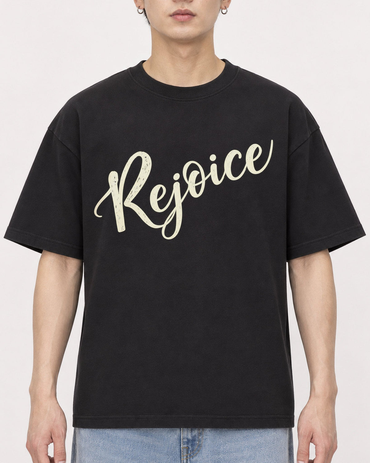 Mockup Boxy Heavyweight Tee Black male close-up 01
