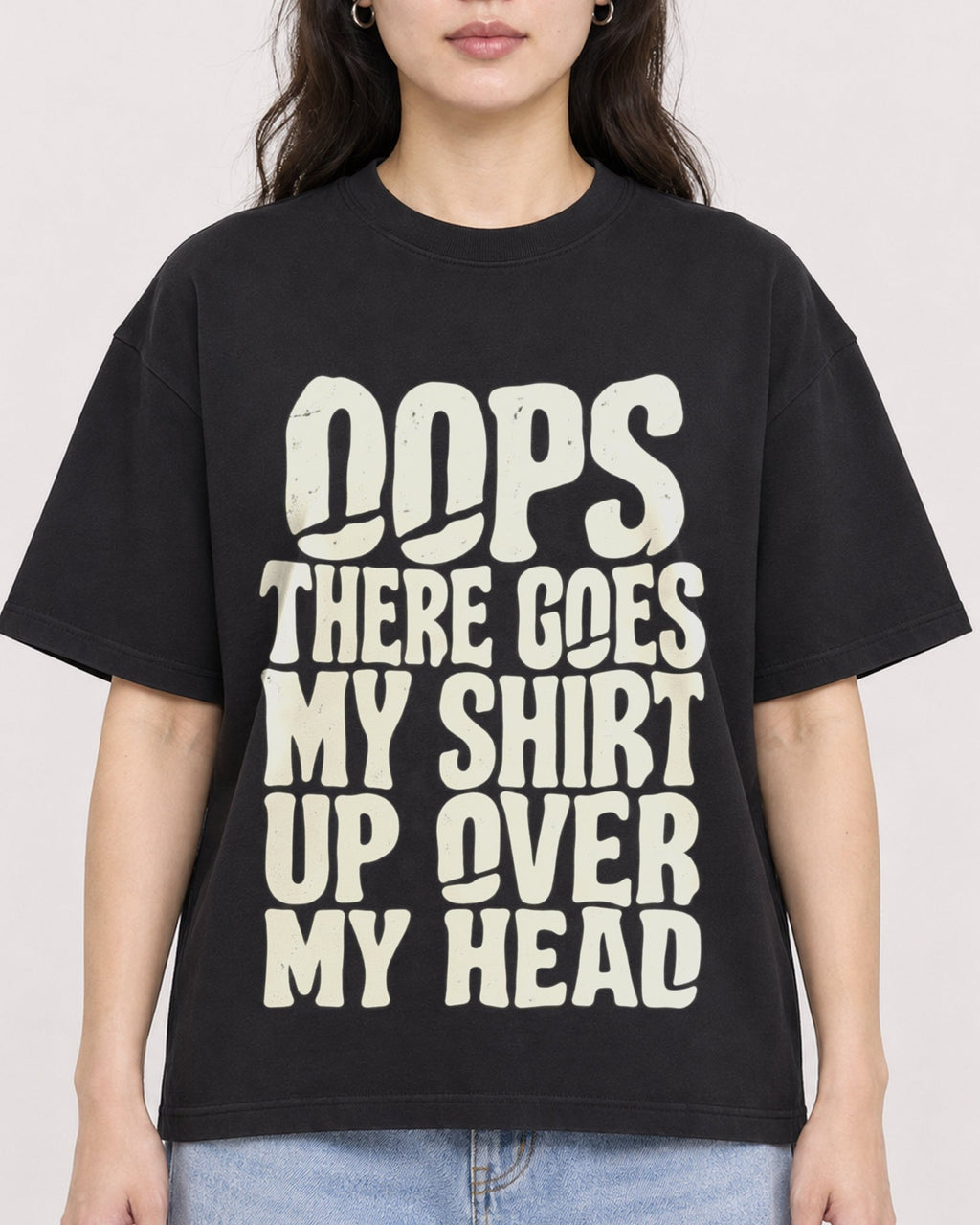 Mockup Boxy Heavyweight Tee Black female close-up 03