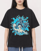 Mockup Boxy Heavyweight Tee Black female close-up 01