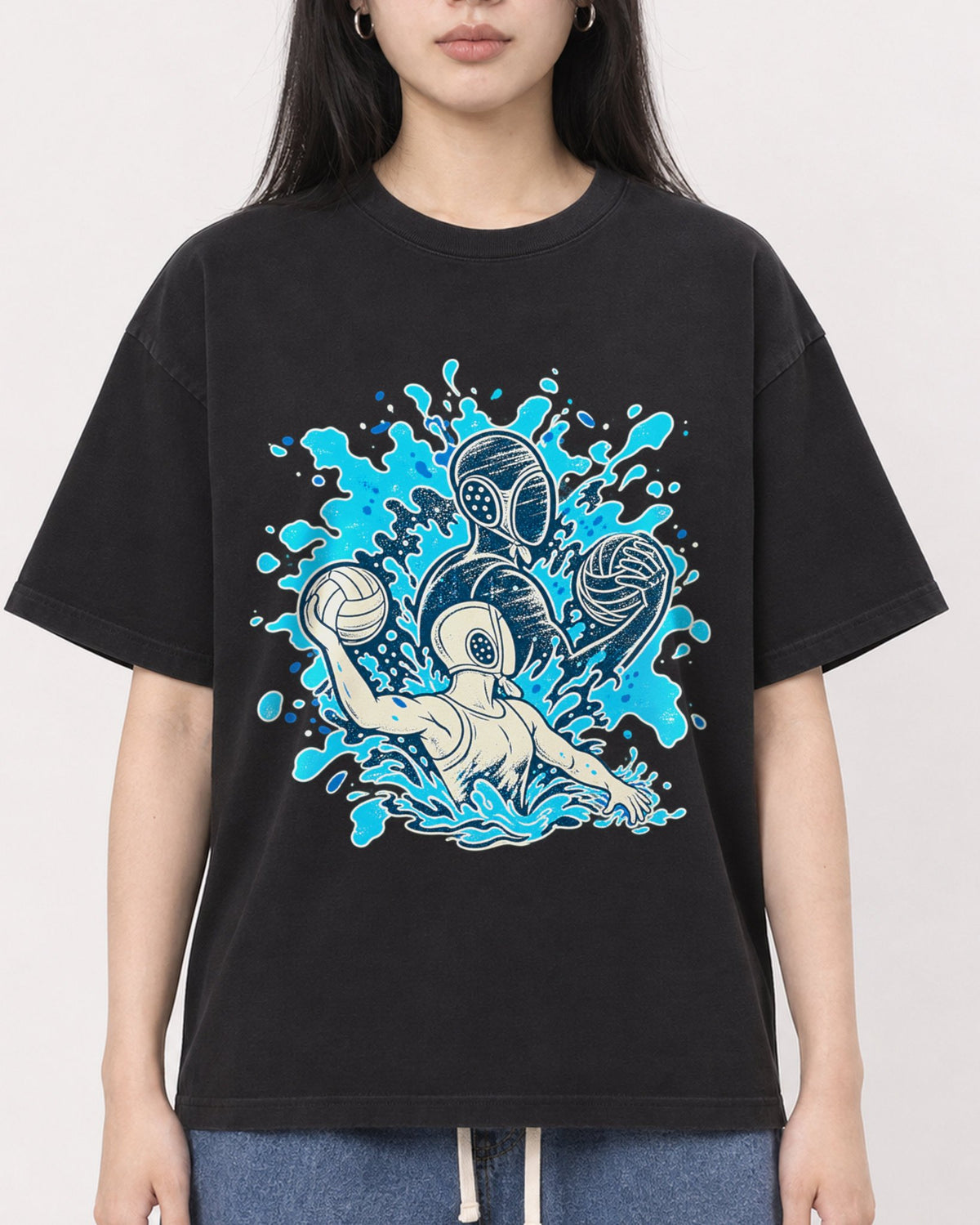 Mockup Boxy Heavyweight Tee Black female close-up 01
