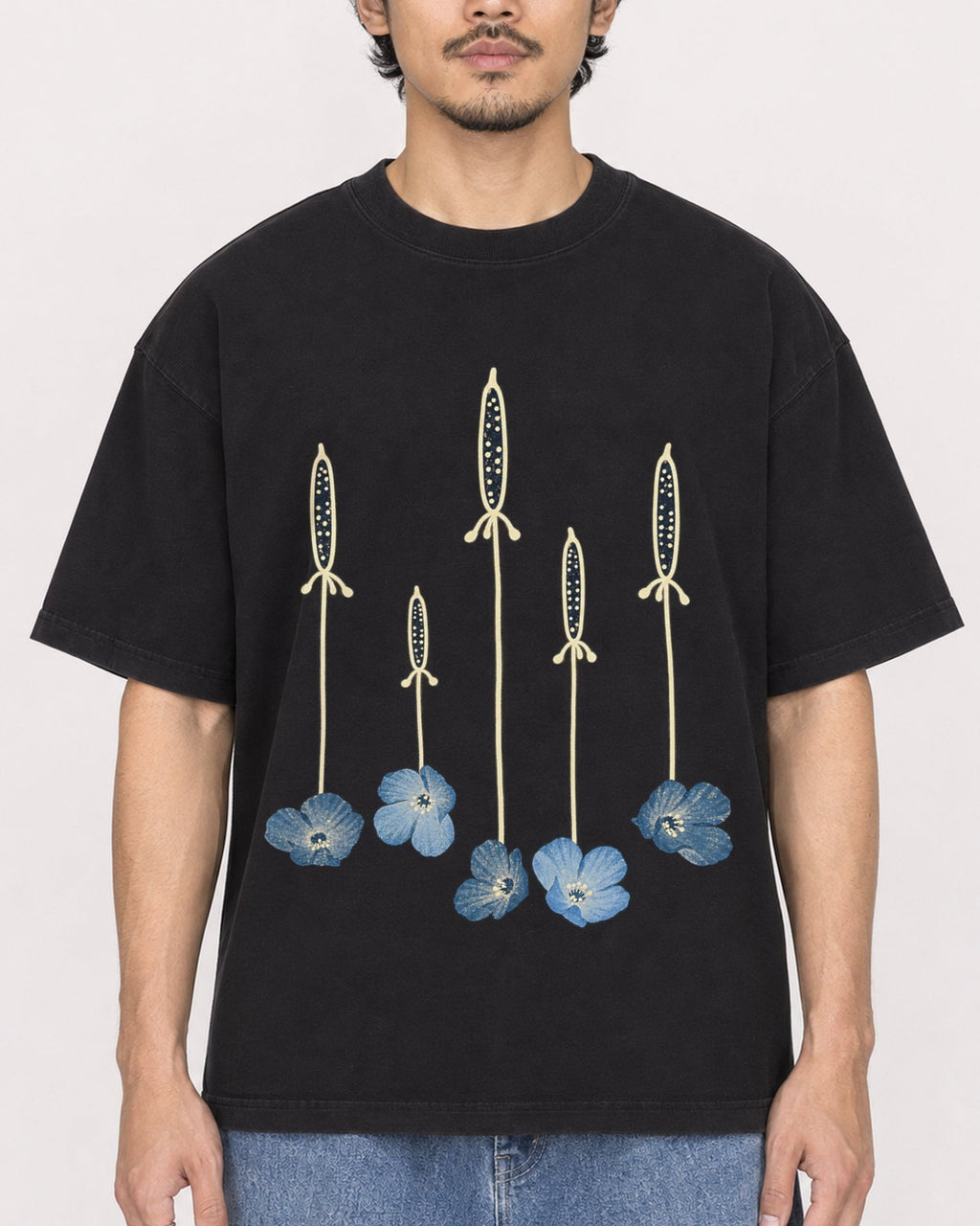 Mockup Boxy Heavyweight Tee Black male close-up 02