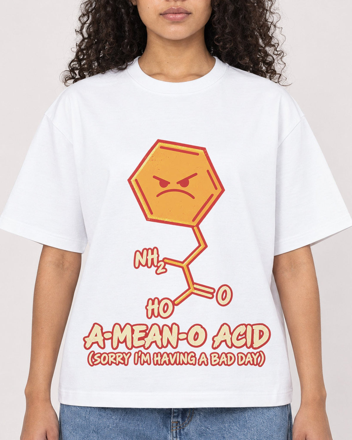 Mockup Boxy Heavyweight Tee White female close-up 10
