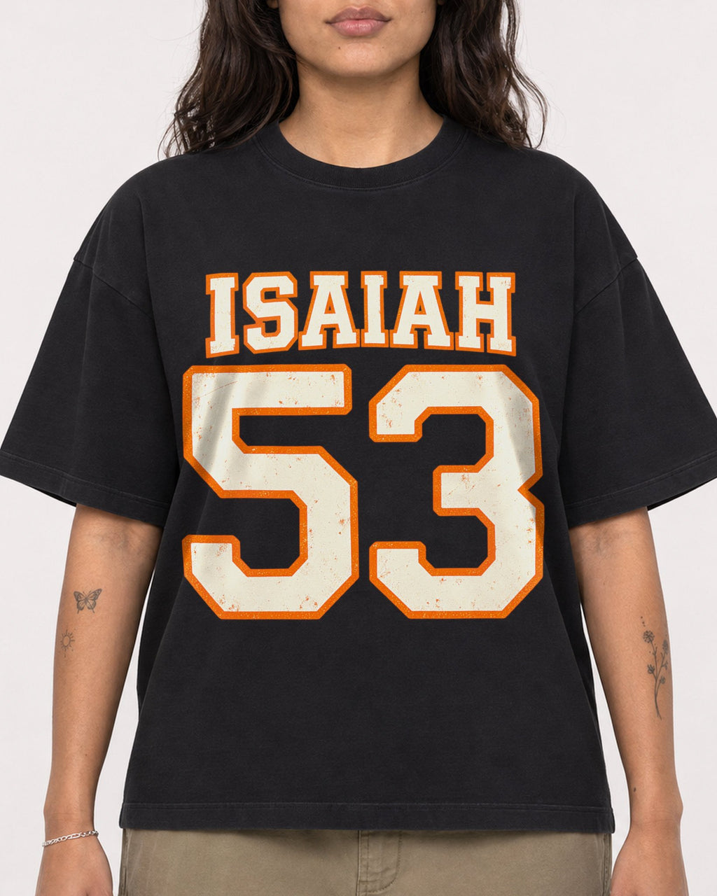 Mockup Boxy Heavyweight Tee Black female close-up 06