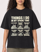 Mockup Boxy Heavyweight Tee Black female close-up 10