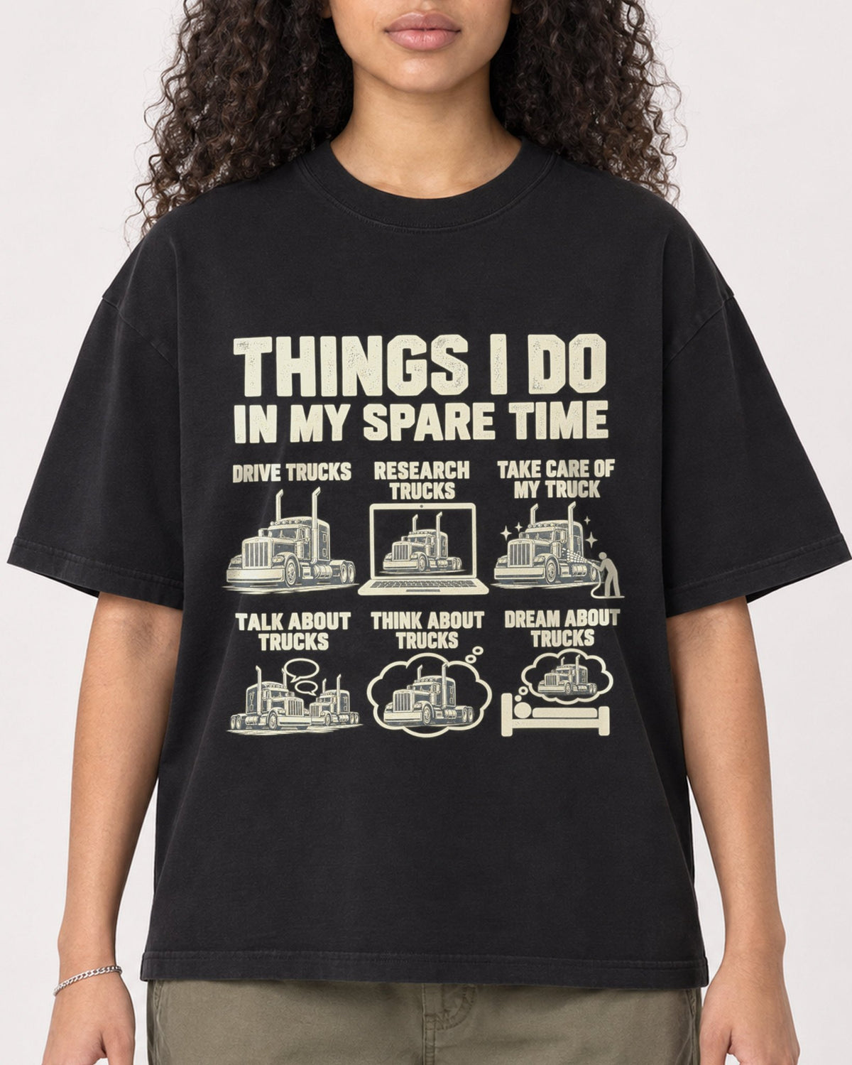Mockup Boxy Heavyweight Tee Black female close-up 10