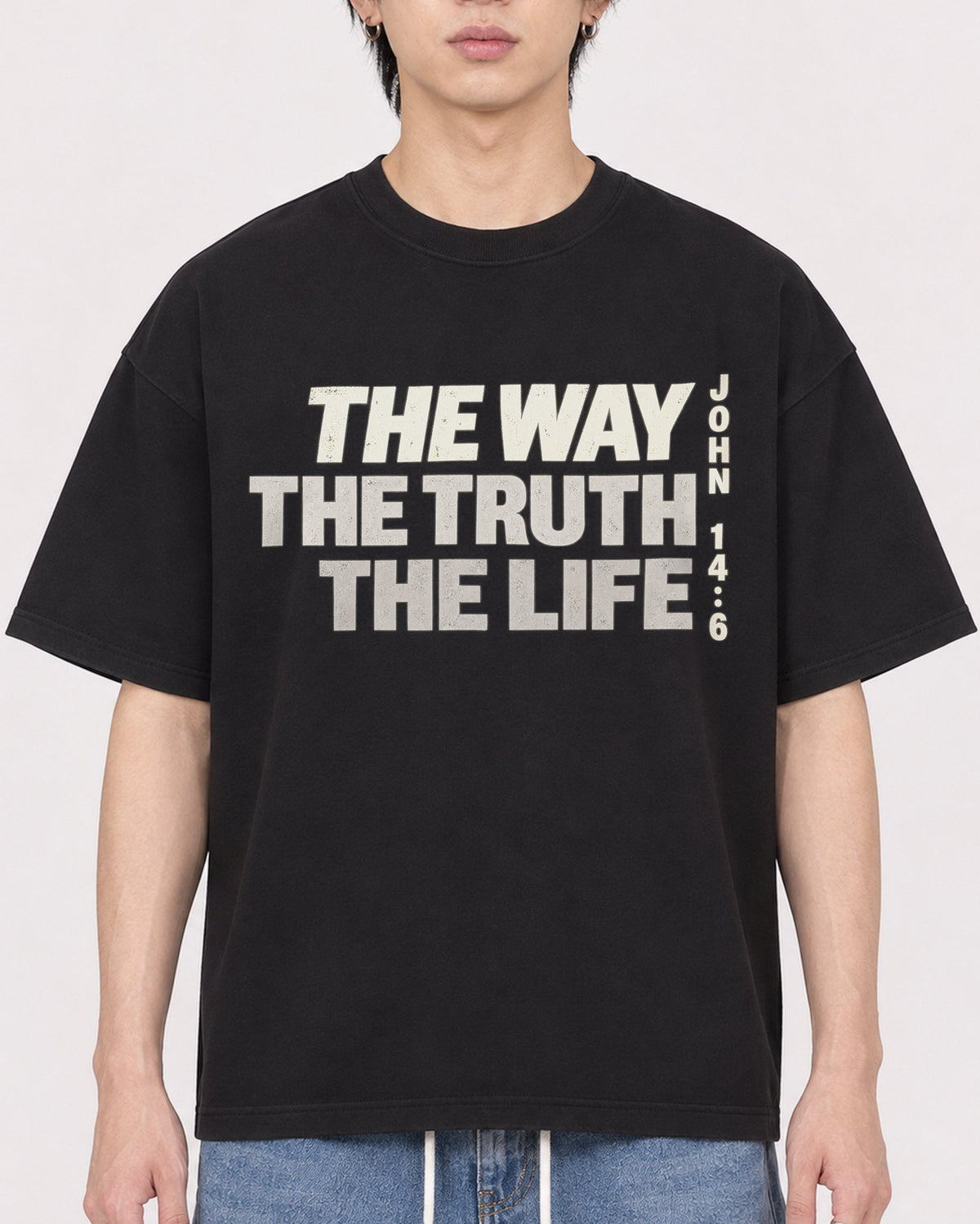 Mockup Boxy Heavyweight Tee Black male close-up 11