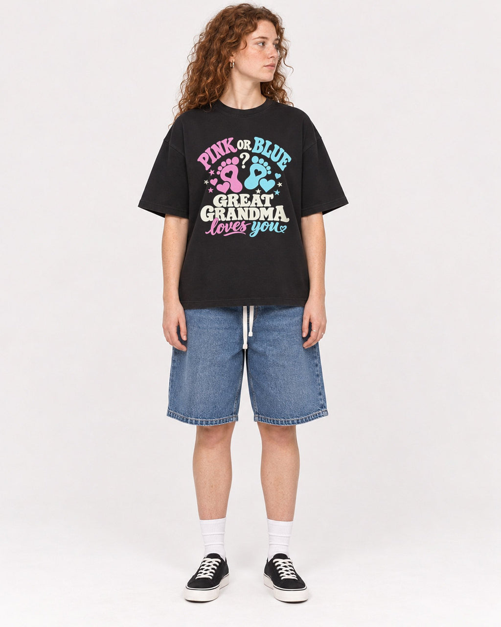 Mockup Boxy Heavyweight Tee Black female full-body 09