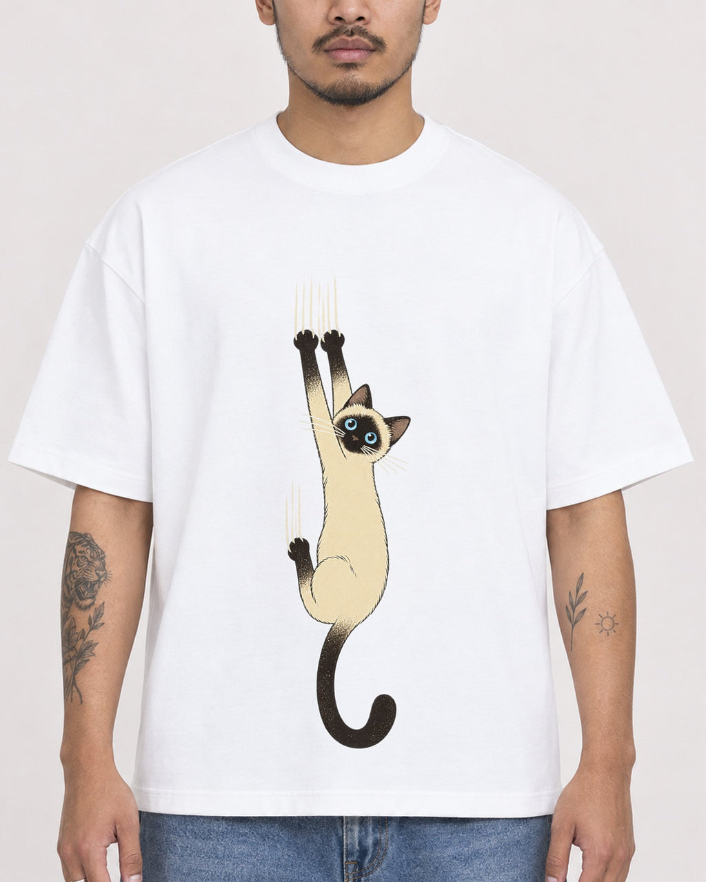 Mockup Boxy Heavyweight Tee White male close-up 12