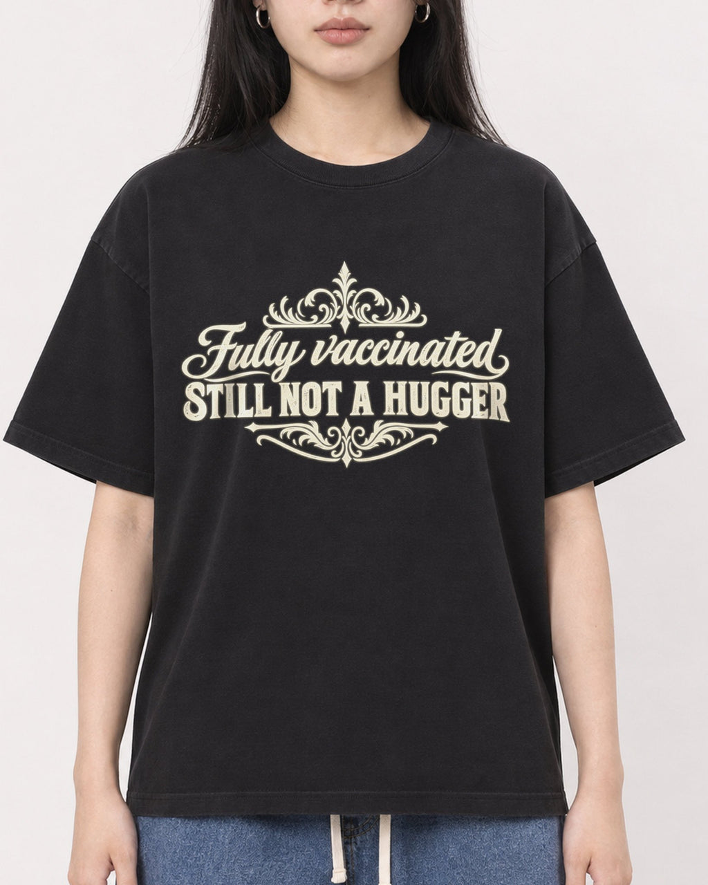 Mockup Boxy Heavyweight Tee Black female close-up 01