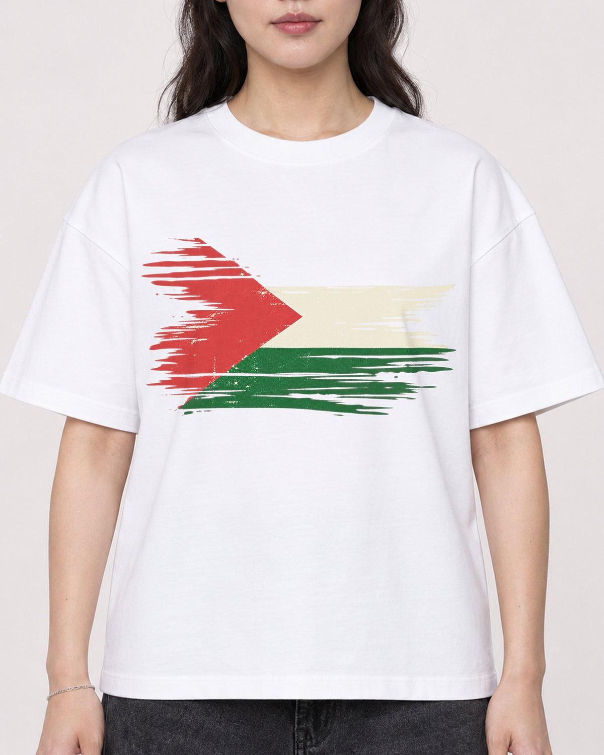 Mockup Boxy Heavyweight Tee White female close-up 03