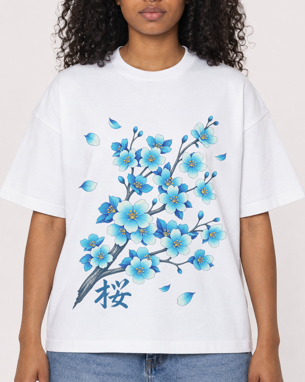 Mockup Boxy Heavyweight Tee White female close-up 05