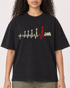 Mockup Boxy Heavyweight Tee Black female close-up 10