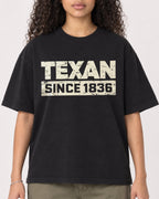 Mockup Boxy Heavyweight Tee Black female close-up 10