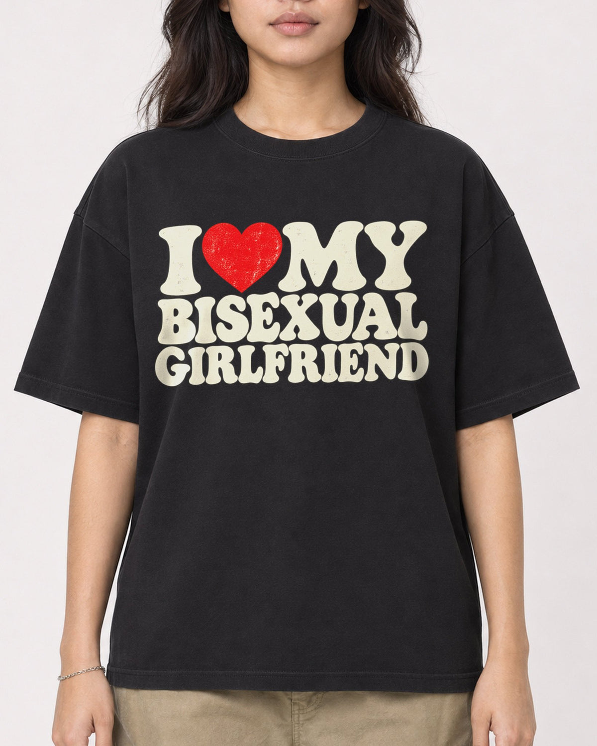 Mockup Boxy Heavyweight Tee Black female close-up 02