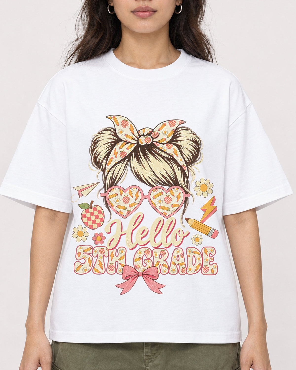 Mockup Boxy Heavyweight Tee White female close-up 02