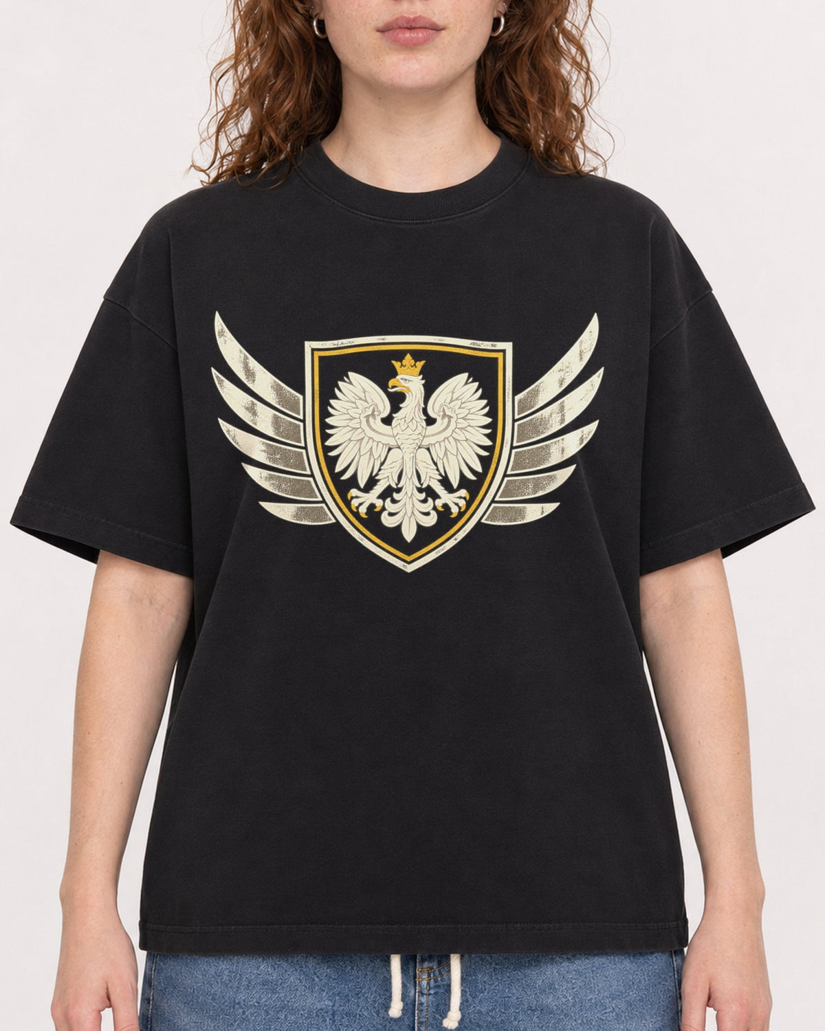 Mockup Boxy Heavyweight Tee Black female close-up 09