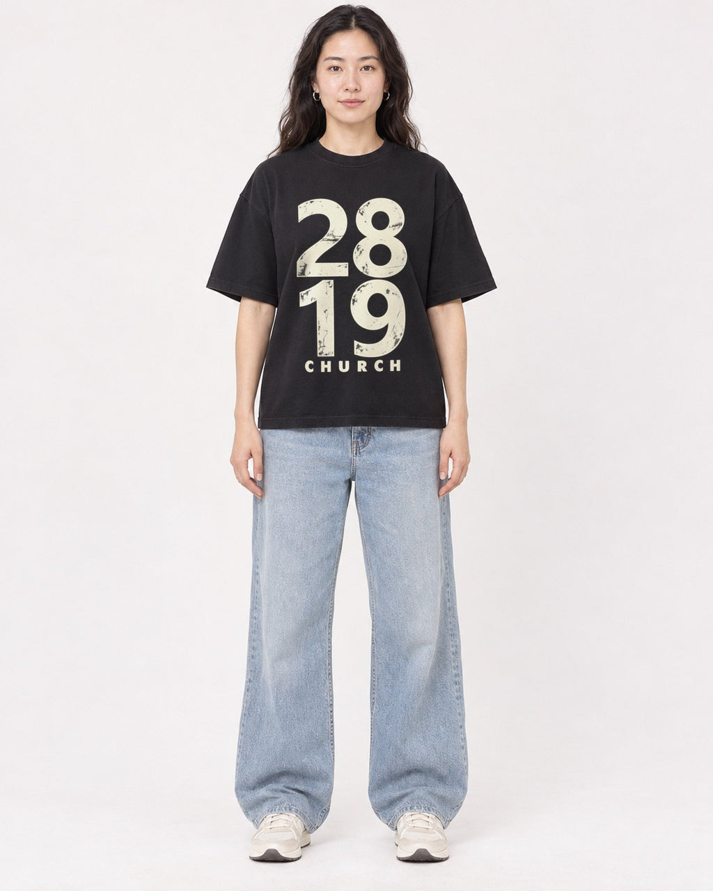 Mockup Boxy Heavyweight Tee Black female full-body 03