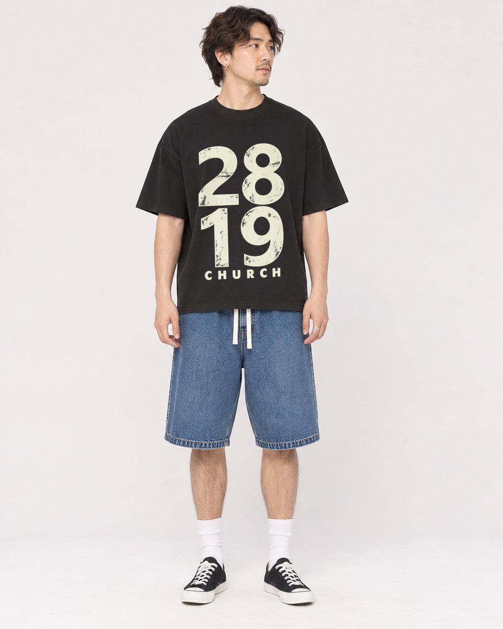 Mockup Boxy Heavyweight Tee Black male full-body 03