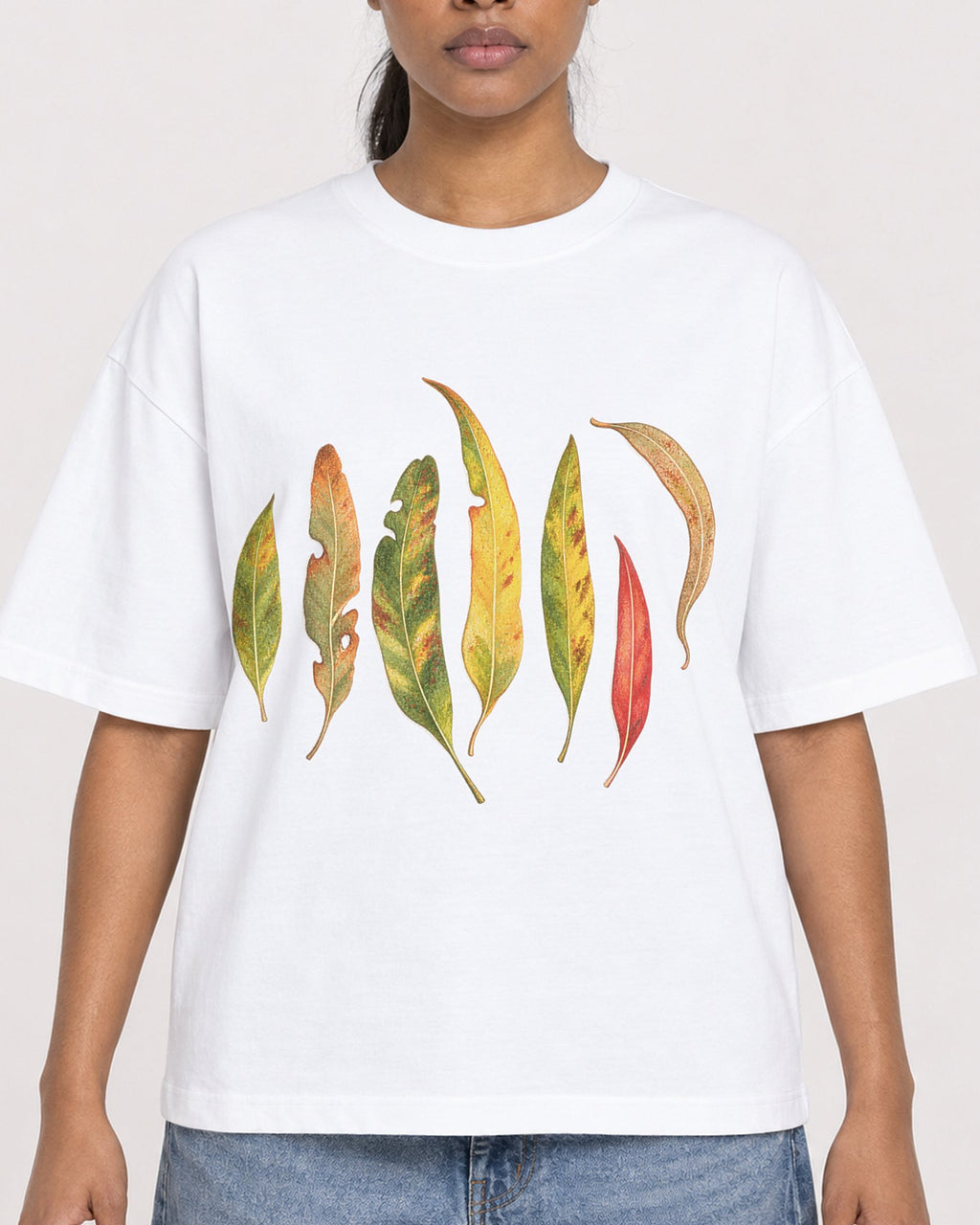 Mockup Boxy Heavyweight Tee White female close-up 25